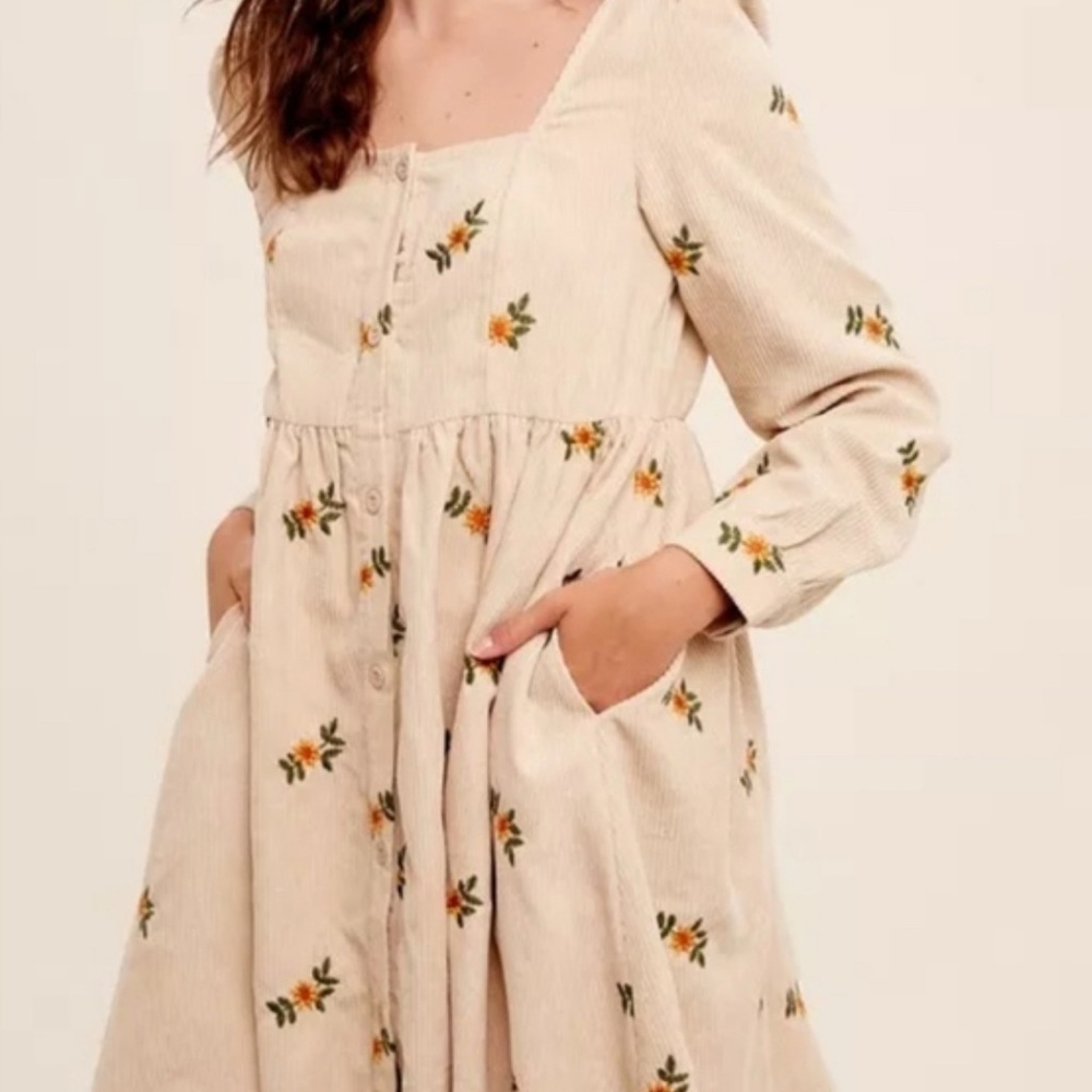 Listicle Cream Romantic Flower Embroidery Corduroy Baby Doll Dress size Medium - Picture 2 of 13